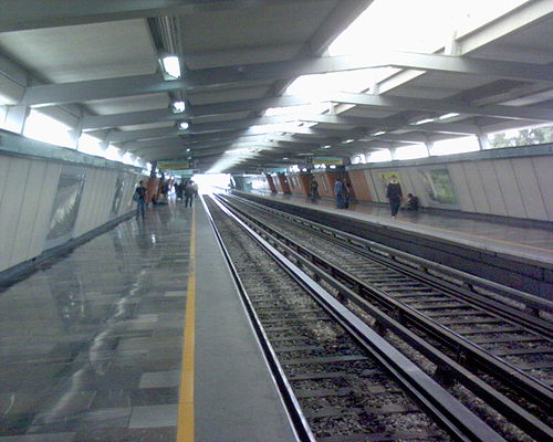 Metro Consulado